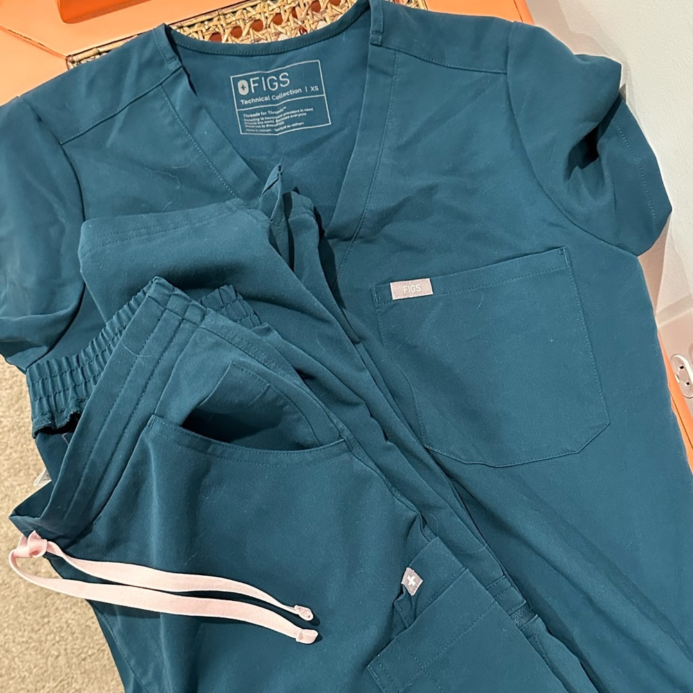 FIGS teal scrub set XS worn once